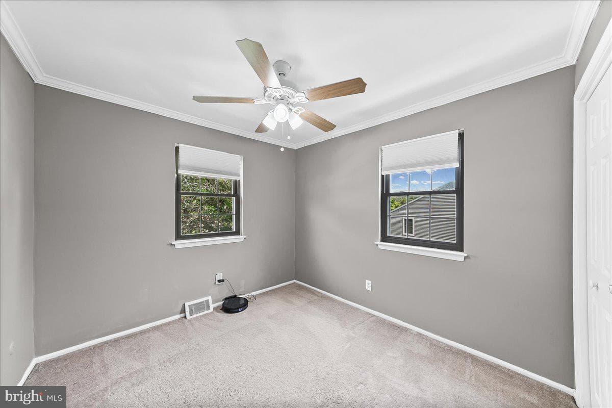 550 Coventry Lane photo 32