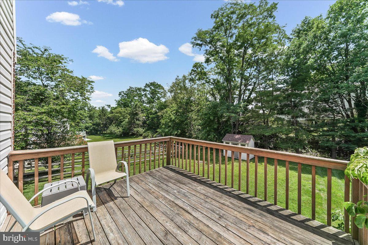 550 Coventry Lane photo 4