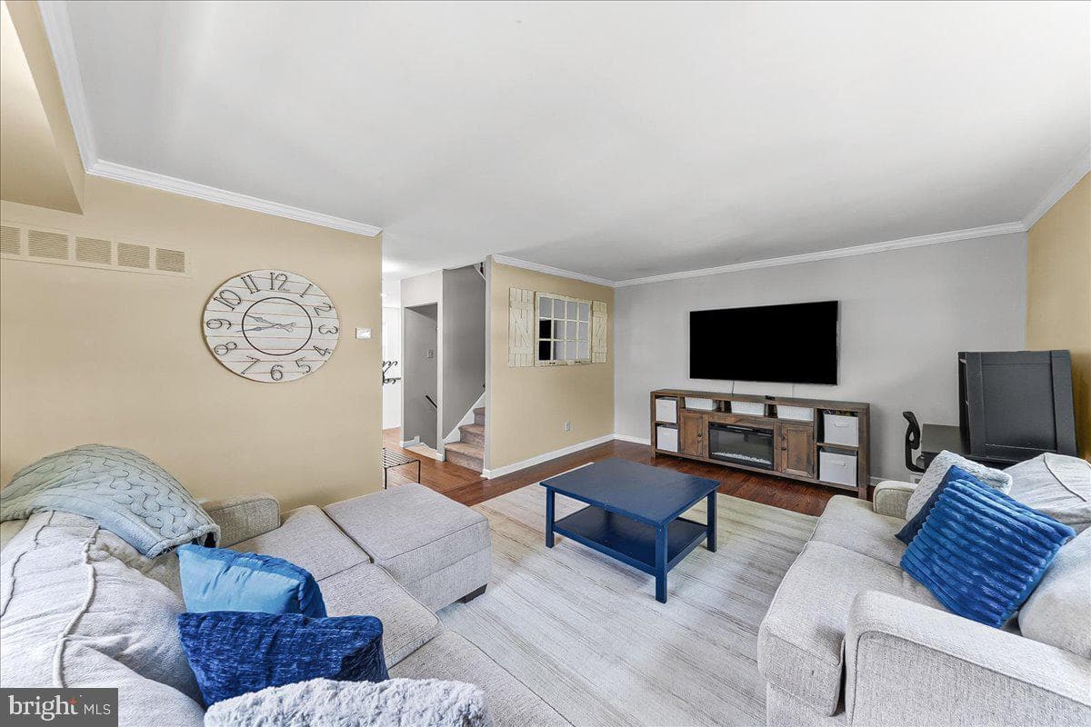 550 Coventry Lane photo 8