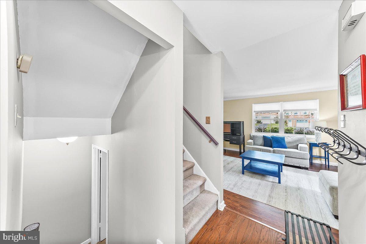 550 Coventry Lane photo 9