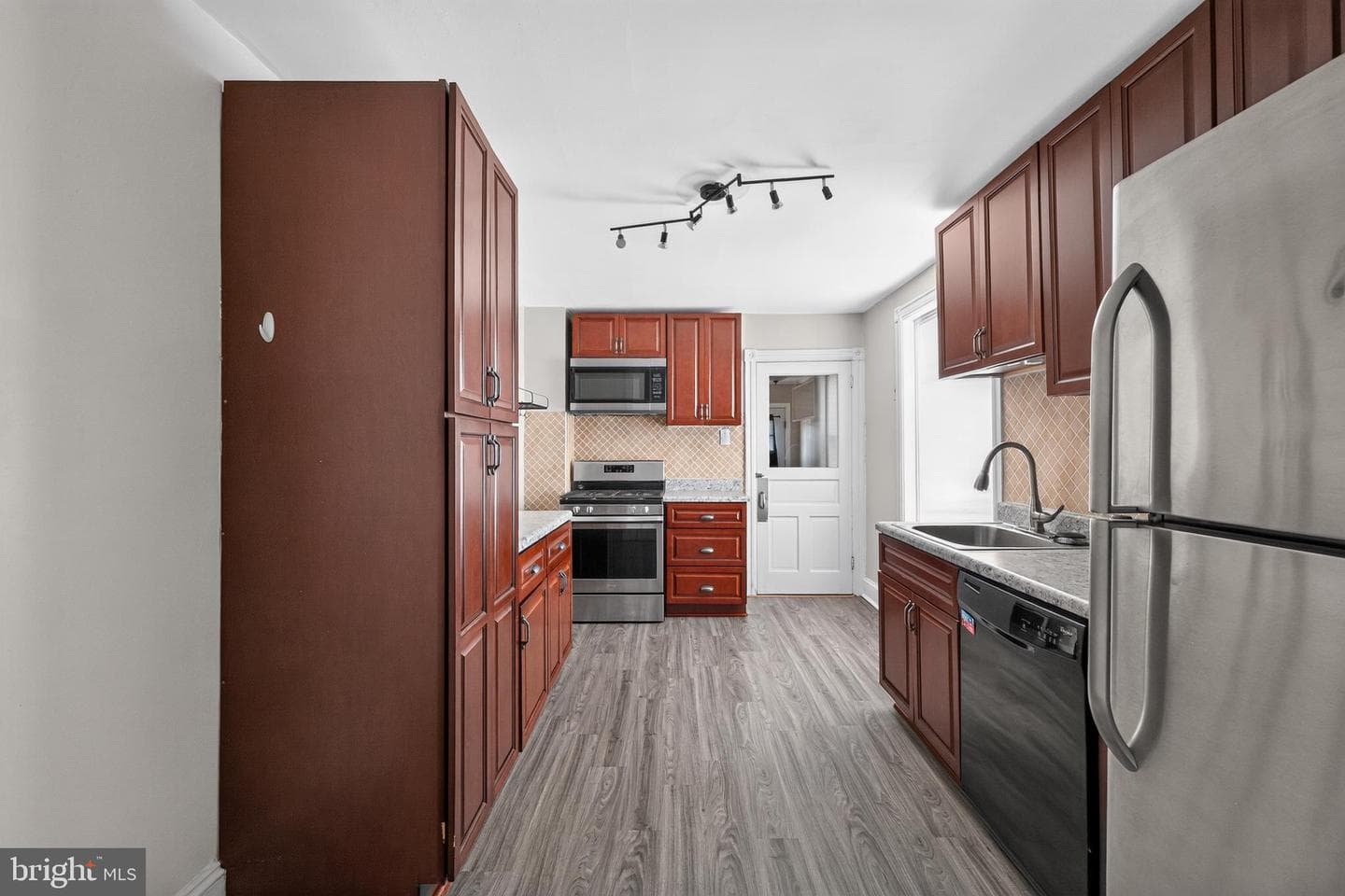 798 Madison Street photo 11