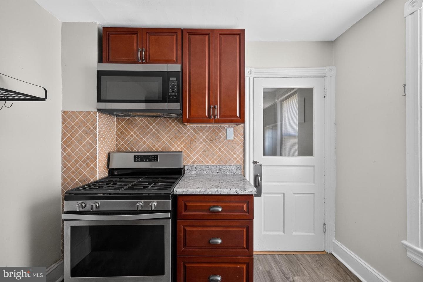 798 Madison Street photo 12