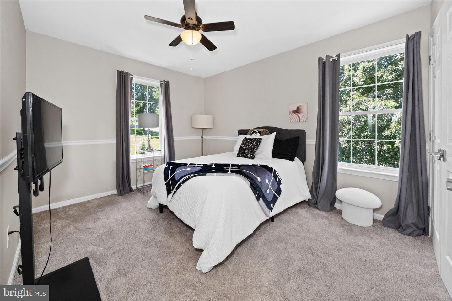 11 Belmont Circle photo 32