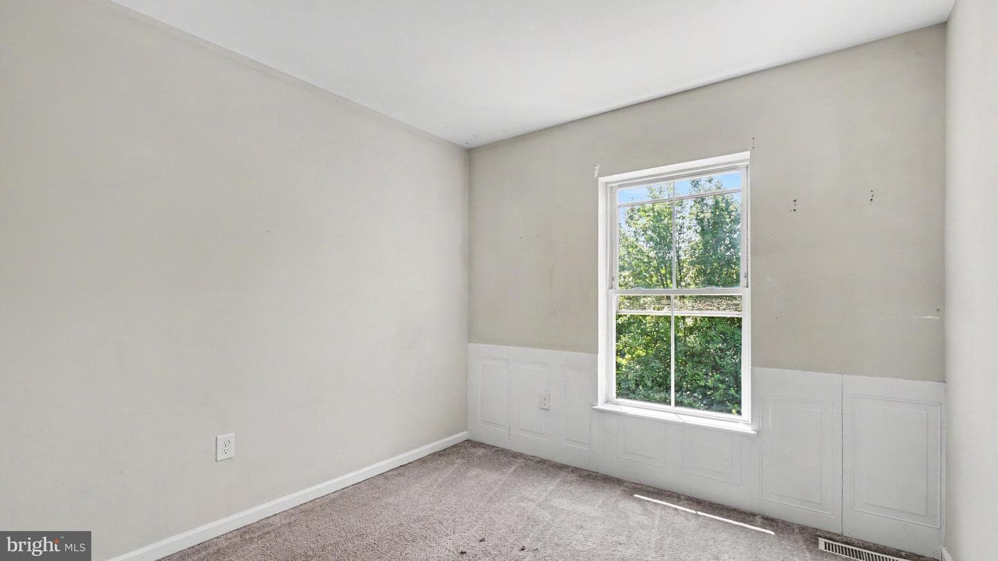 909 Boundary Court photo 24