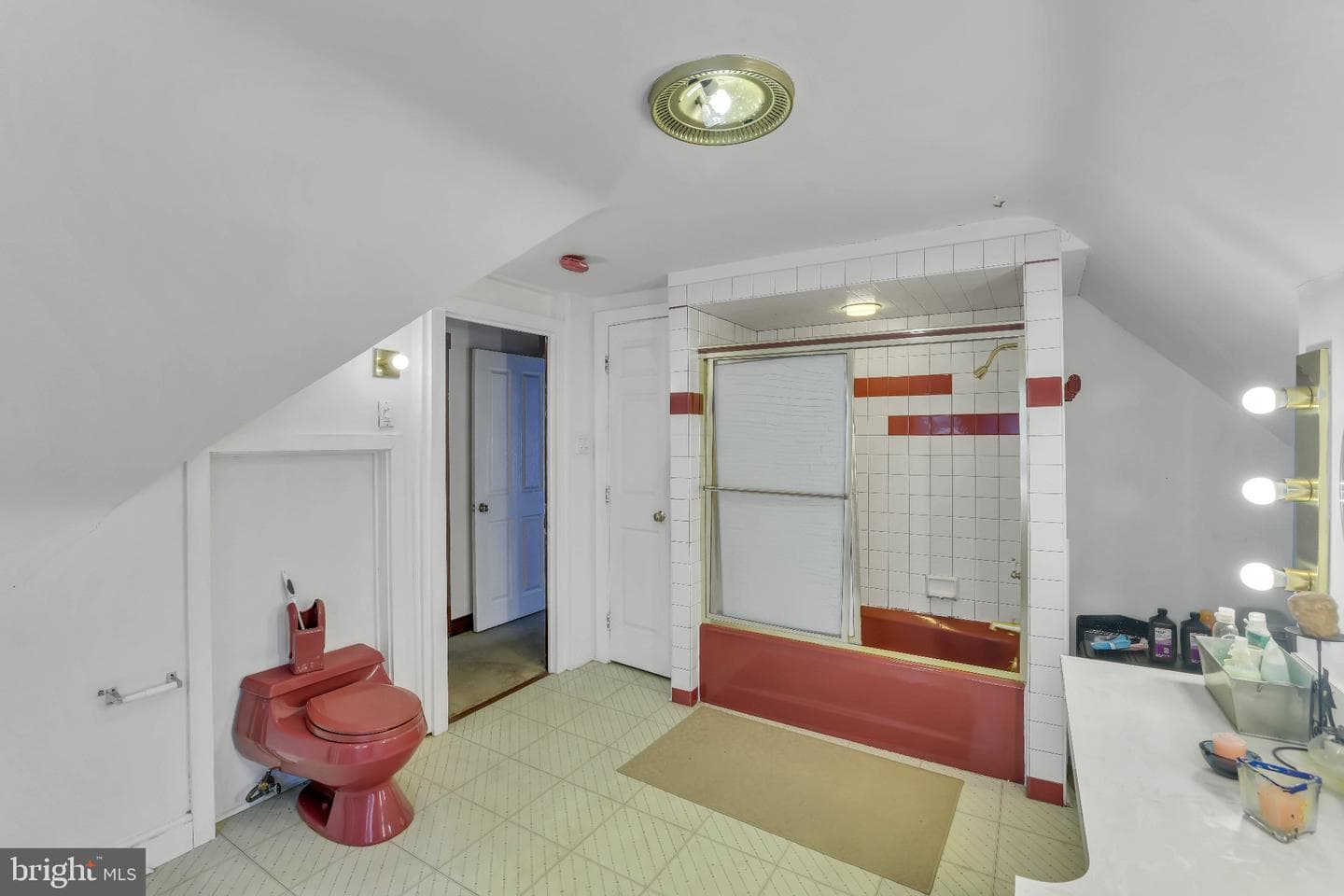 525 Lincoln Highway E photo 35