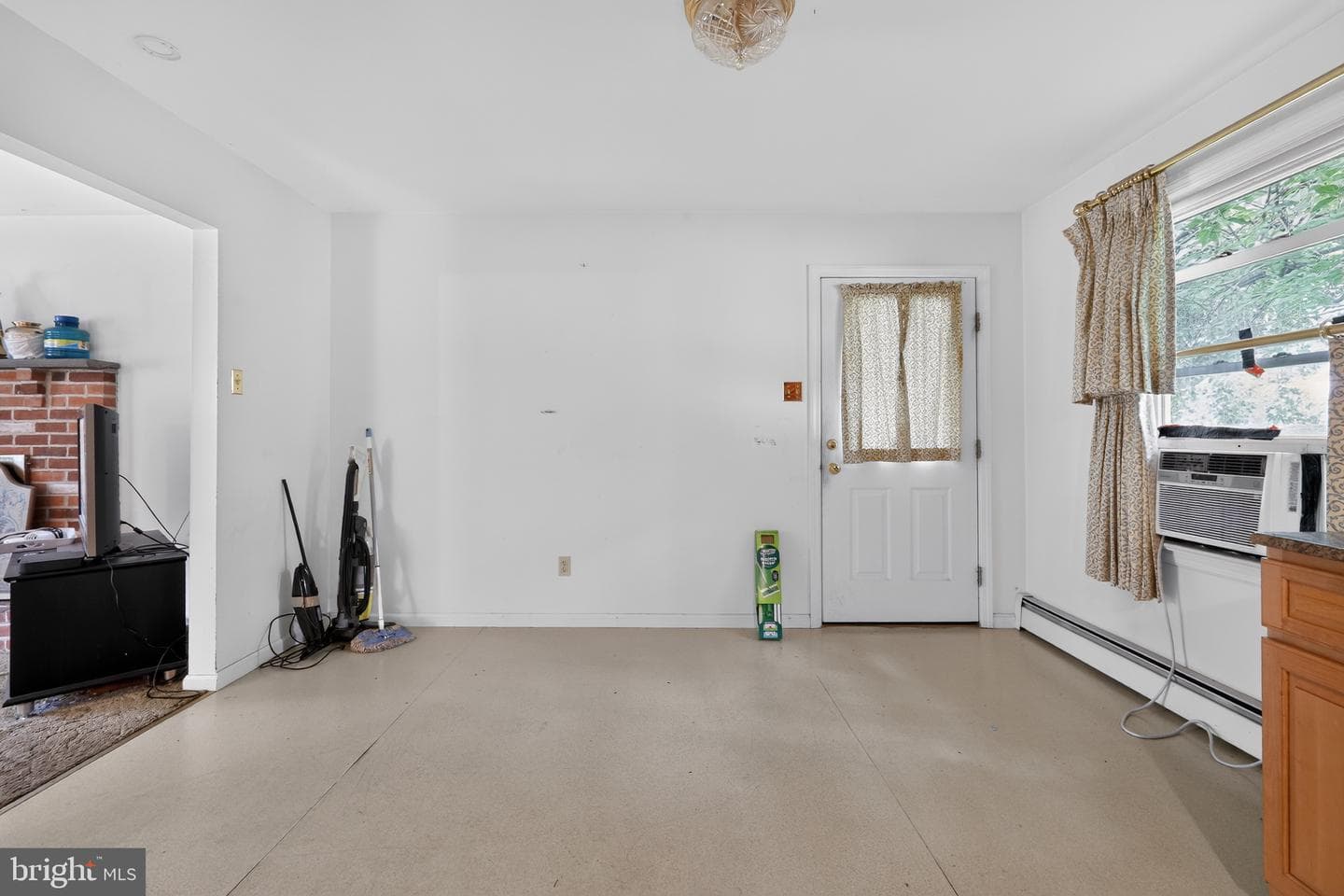 1 Lynn Boulevard photo 16