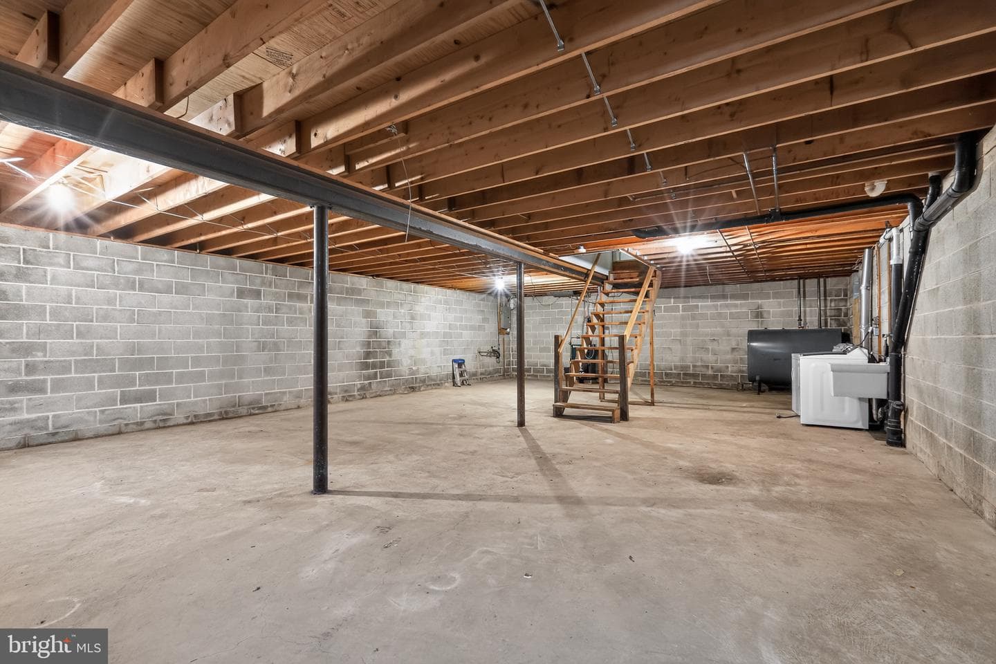 1 Lynn Boulevard photo 29