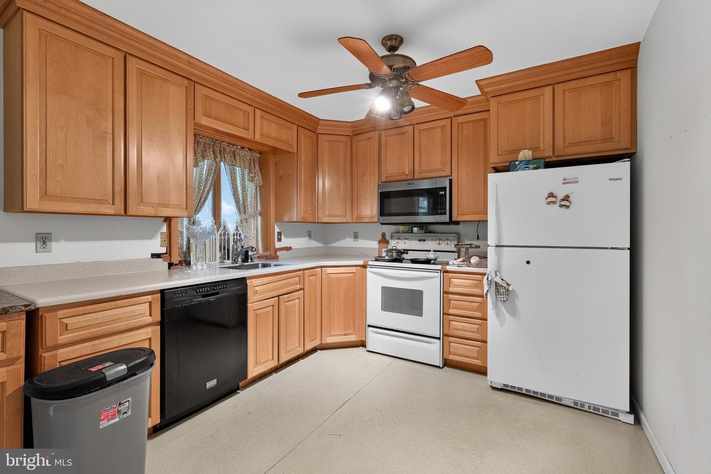 1 Lynn Boulevard photo 9