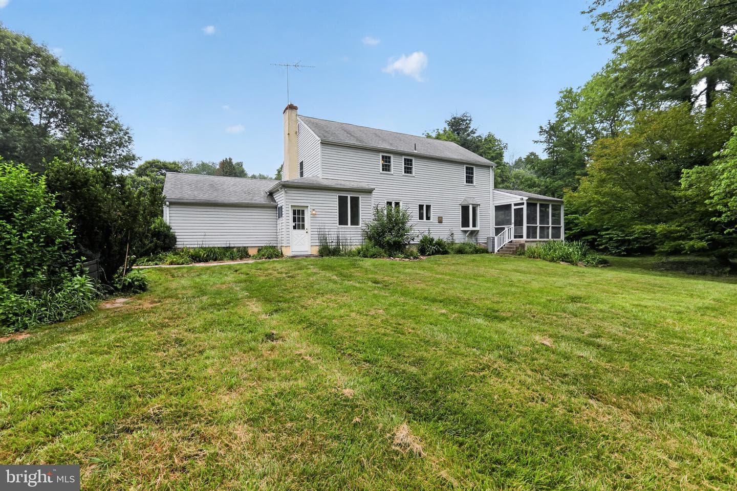 1408 Ponds Edge Road photo 5