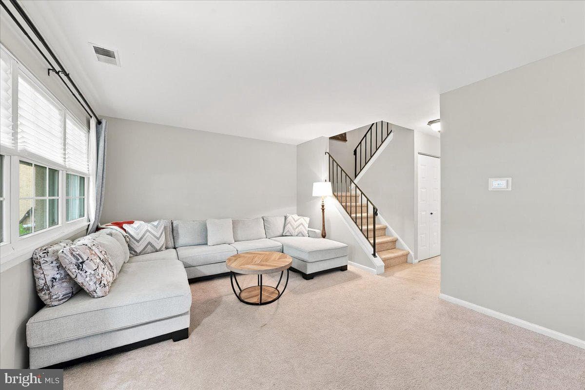 292 Carlyn Court photo 3