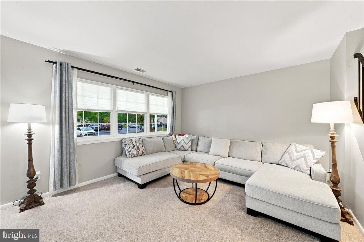 292 Carlyn Court photo 4