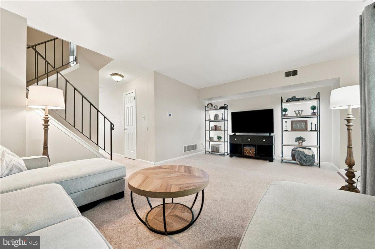 292 Carlyn Court photo 6