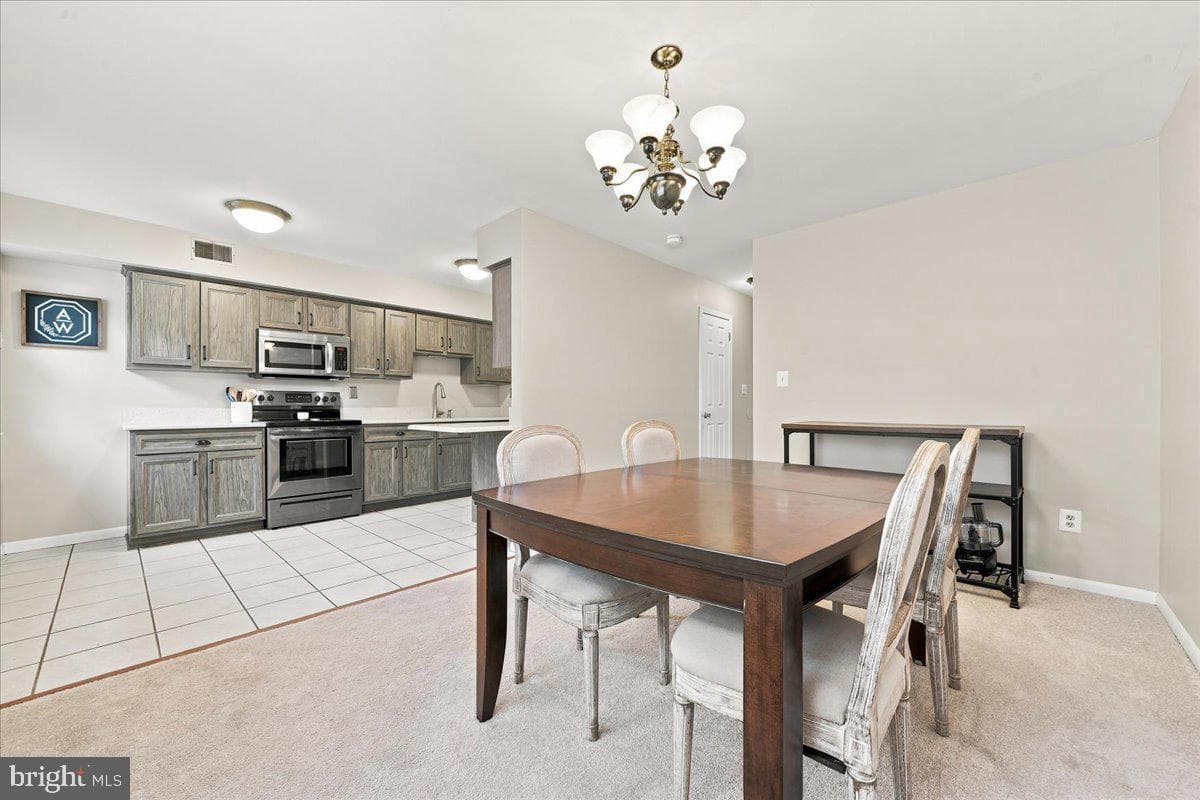 292 Carlyn Court photo 8