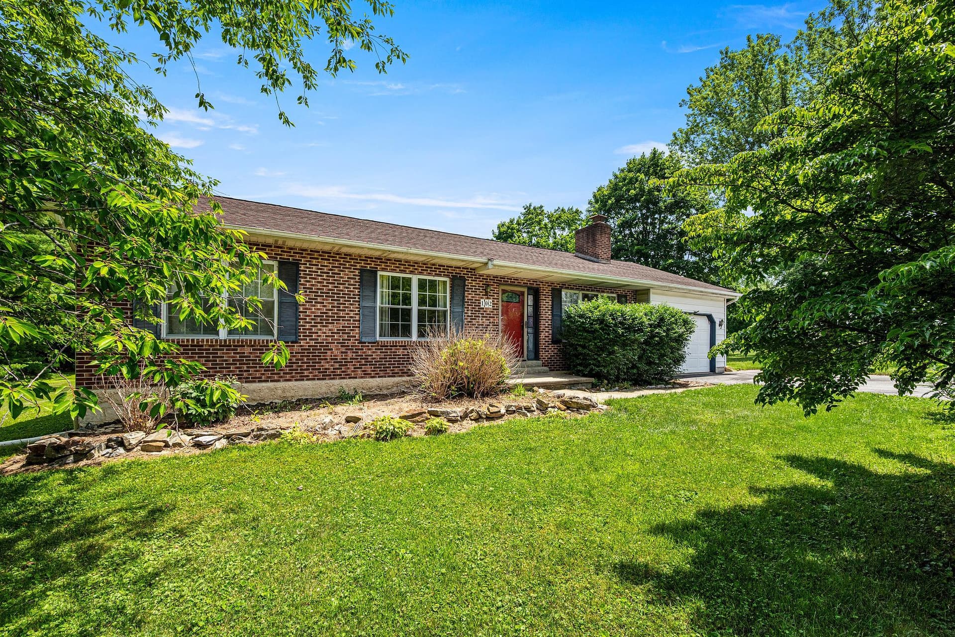 102 Montgomery Drive photo 3