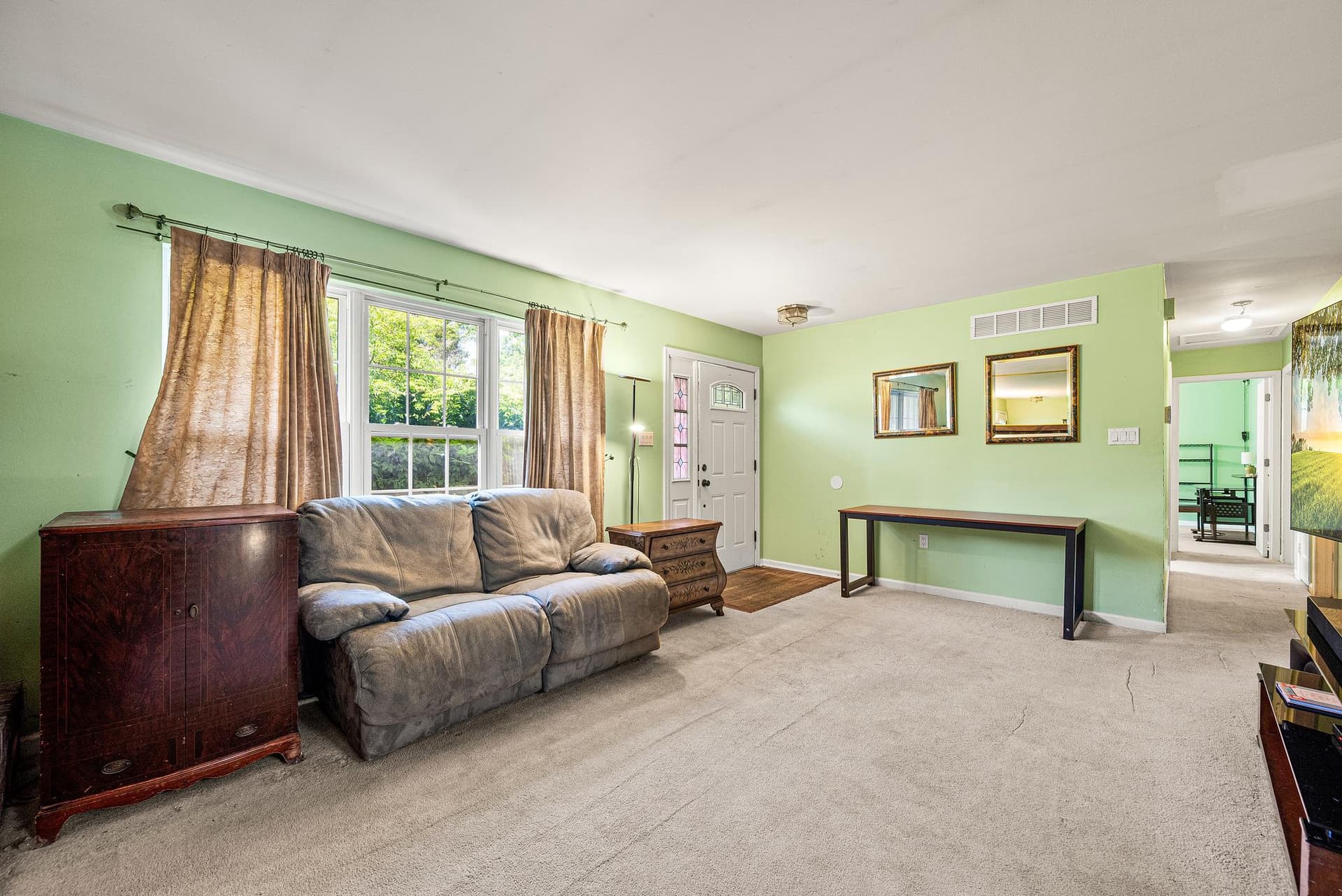 102 Montgomery Drive photo 9