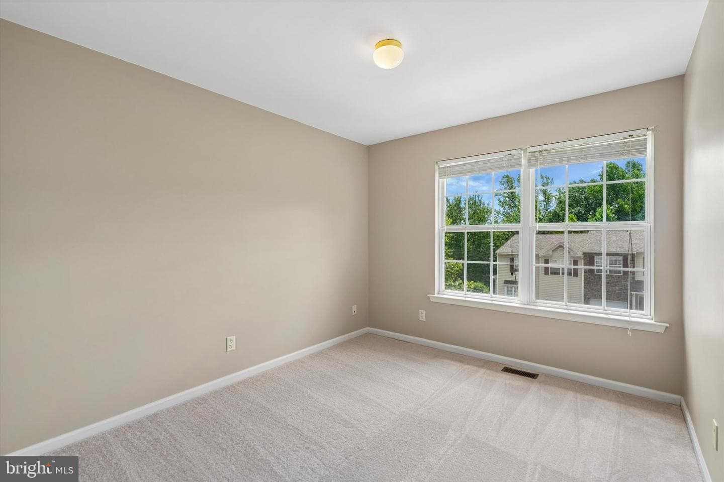 278 Yorktown Court photo 19