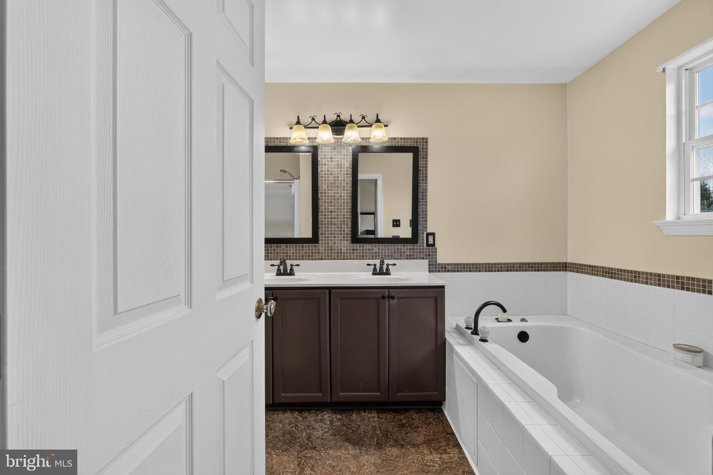 122 Winston Way photo 12