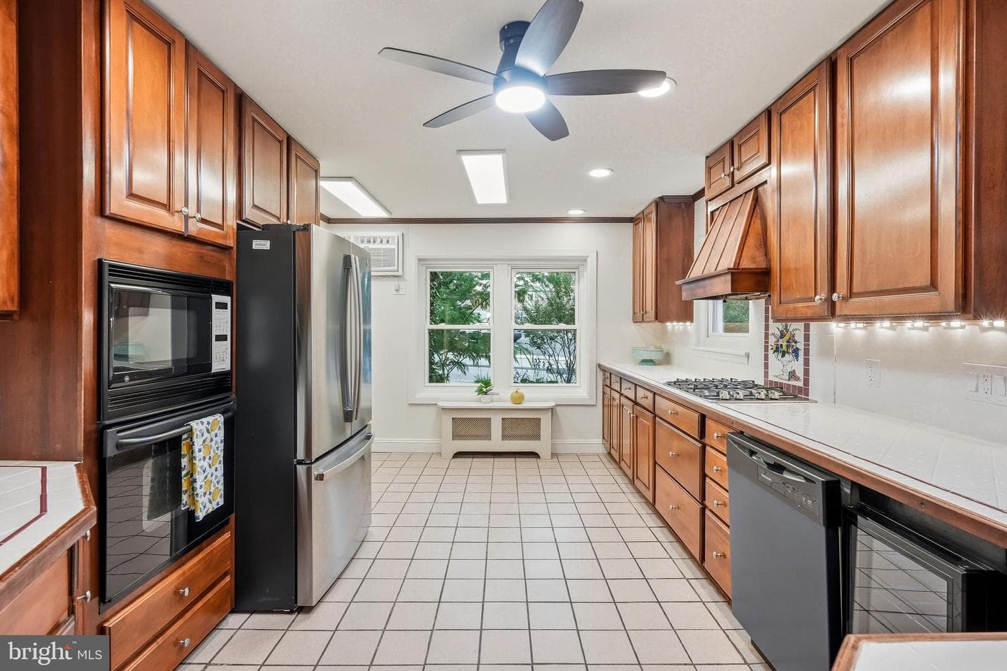 610 W Market Street photo 11