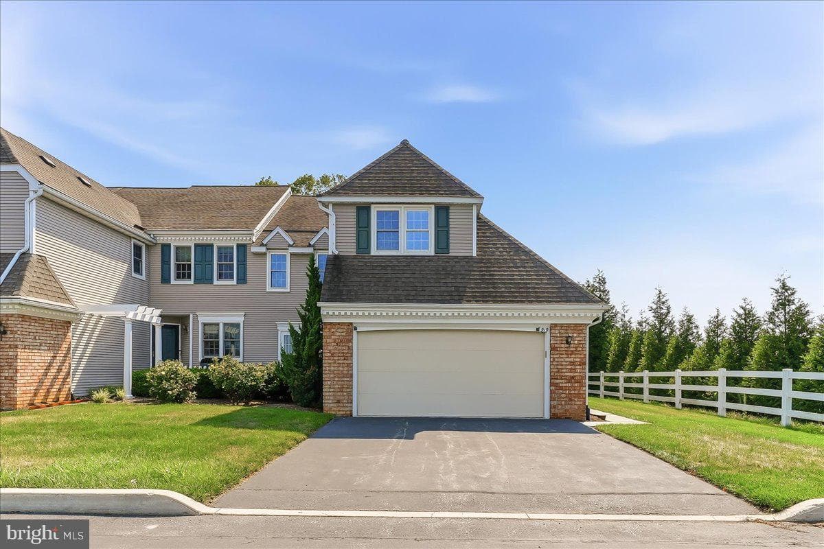 919 Samantha Circle photo 1