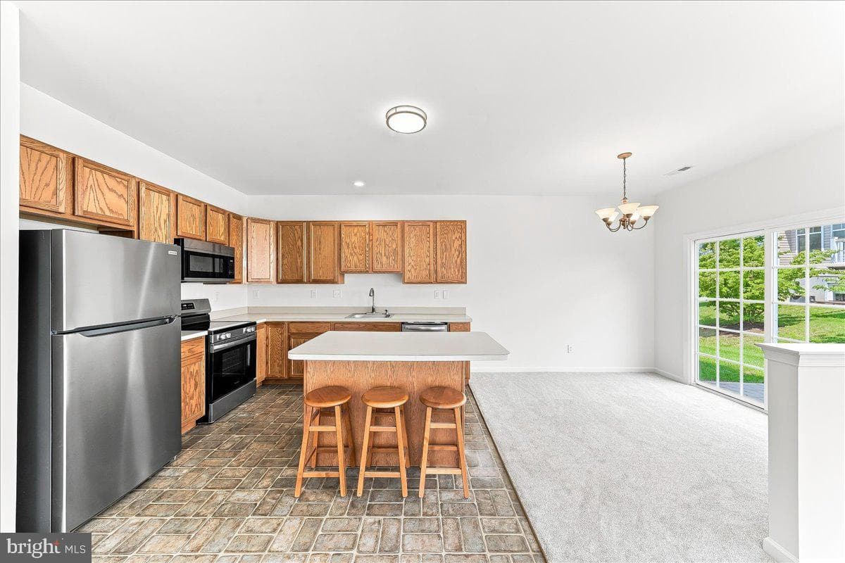 315 E 3rd Street photo 16