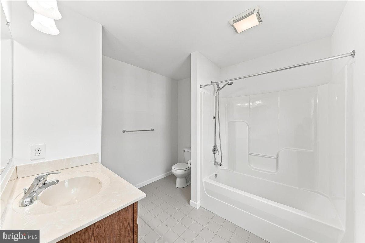 315 E 3rd Street photo 24