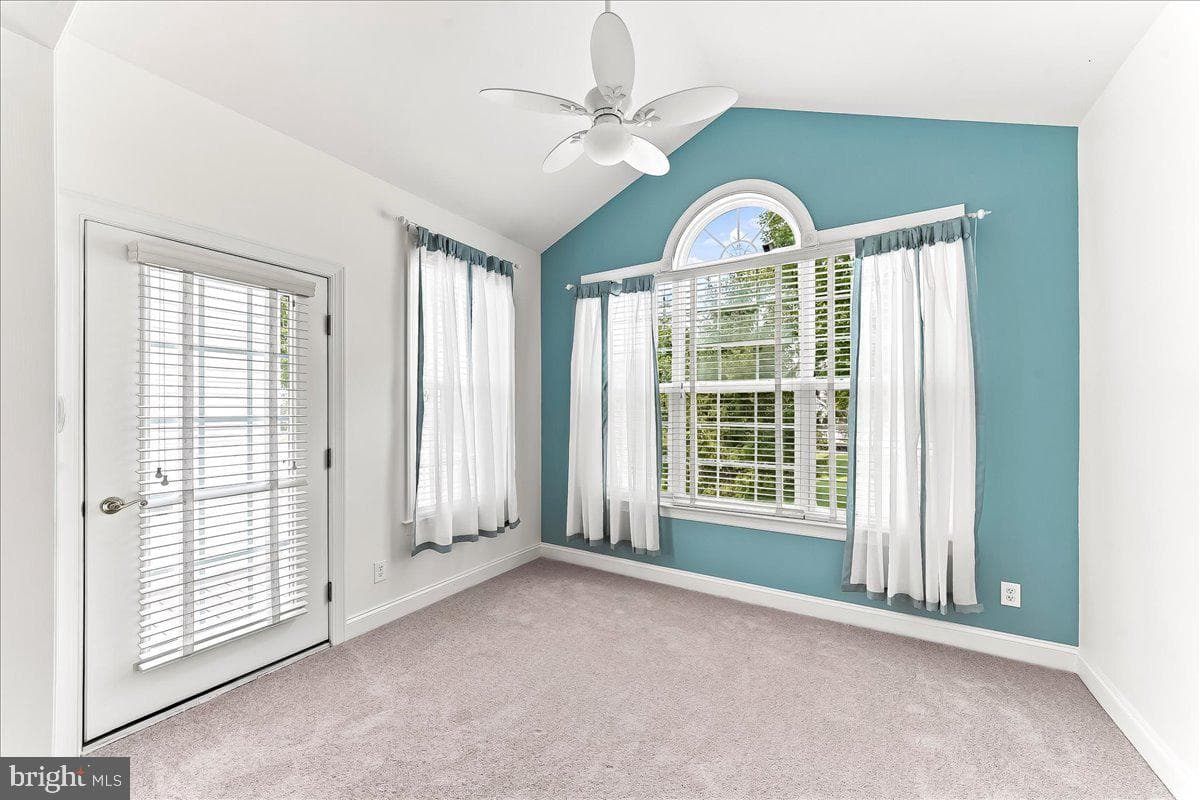 207 Hendrickson Lane photo 18