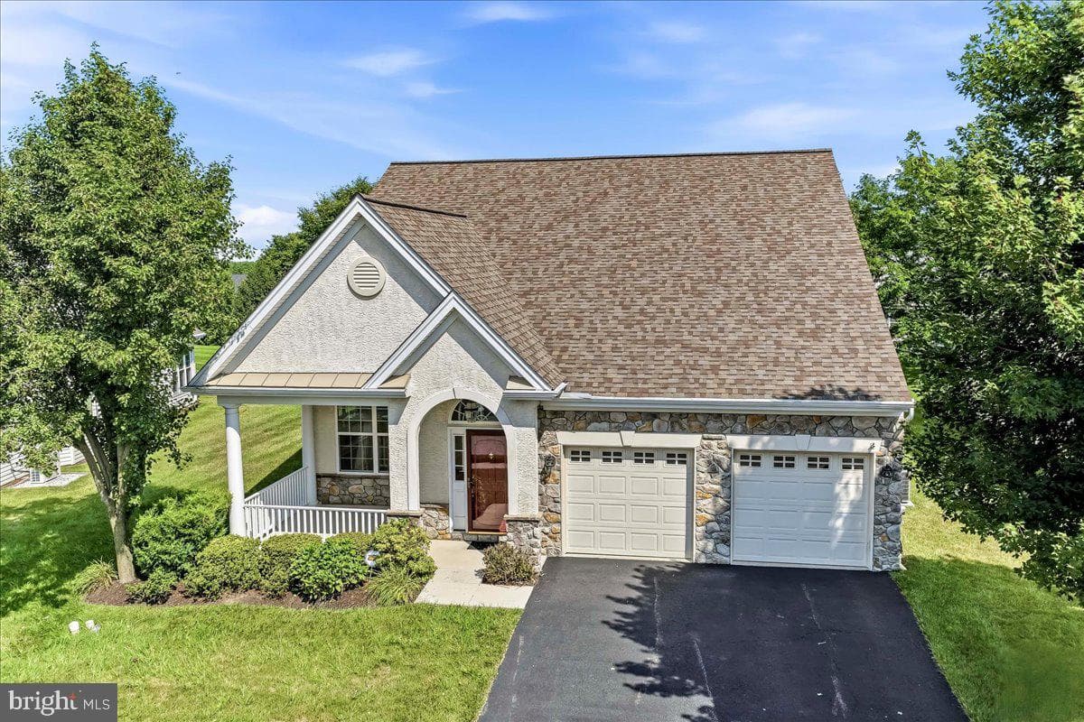 207 Hendrickson Lane photo 2