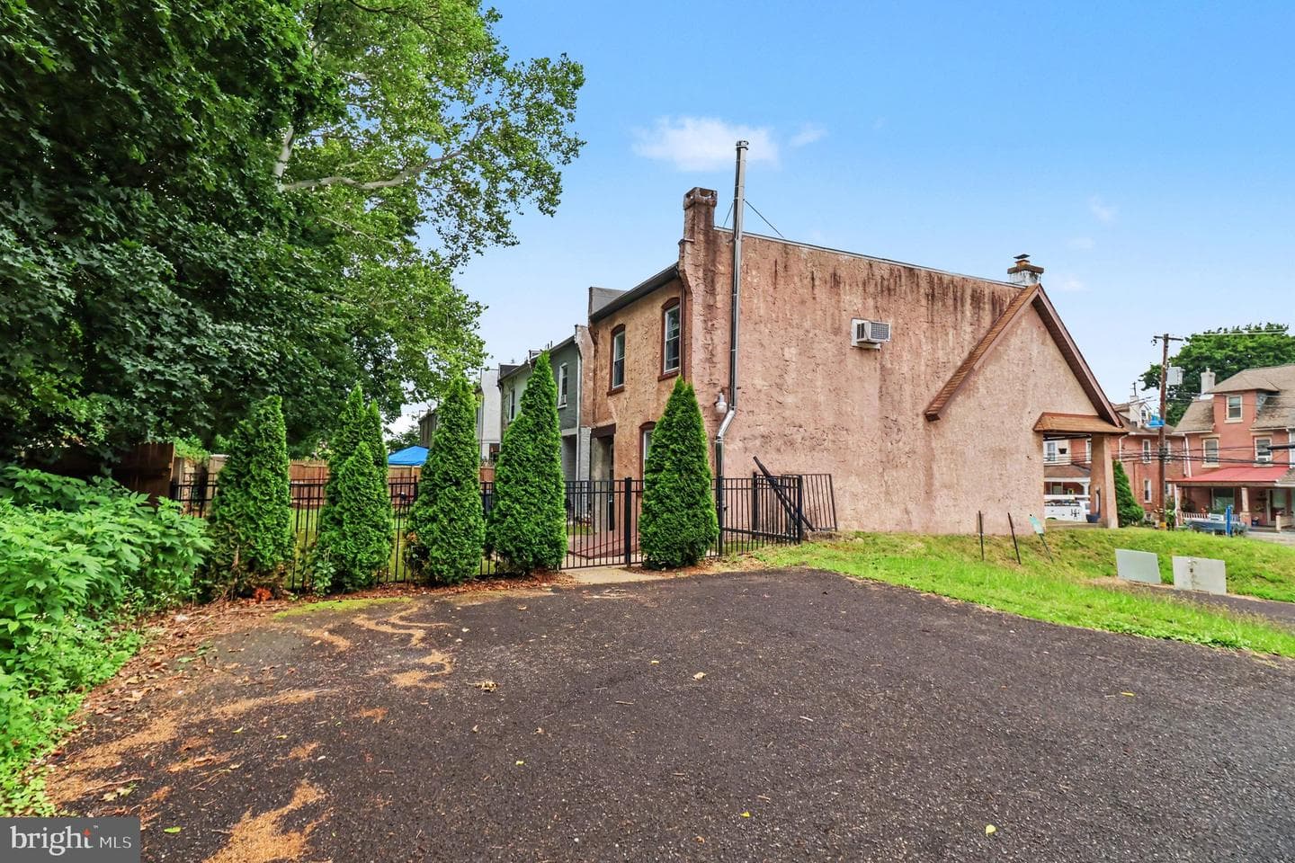 624 Bridge Street photo 7