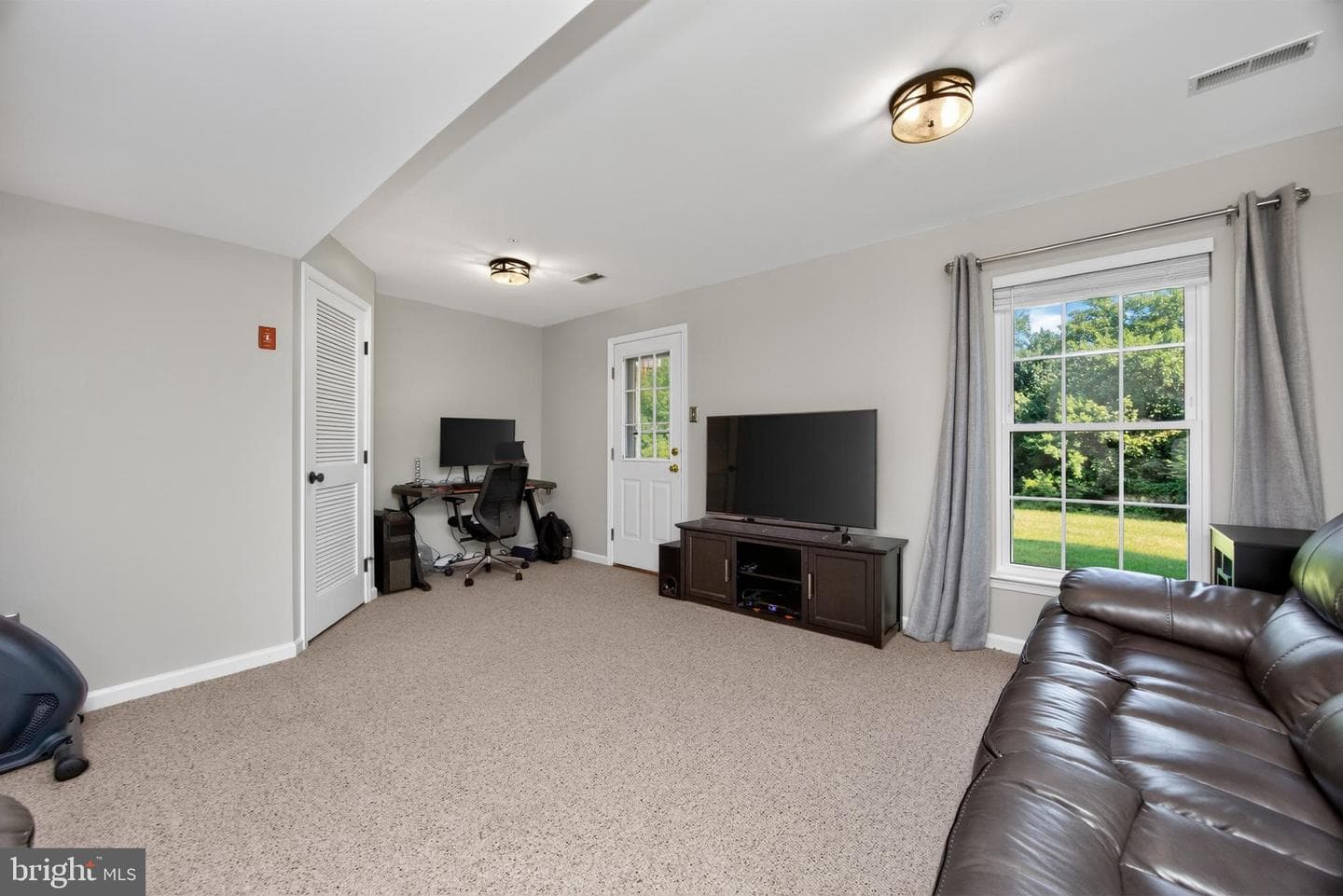 605 Coach Hill Court photo 24