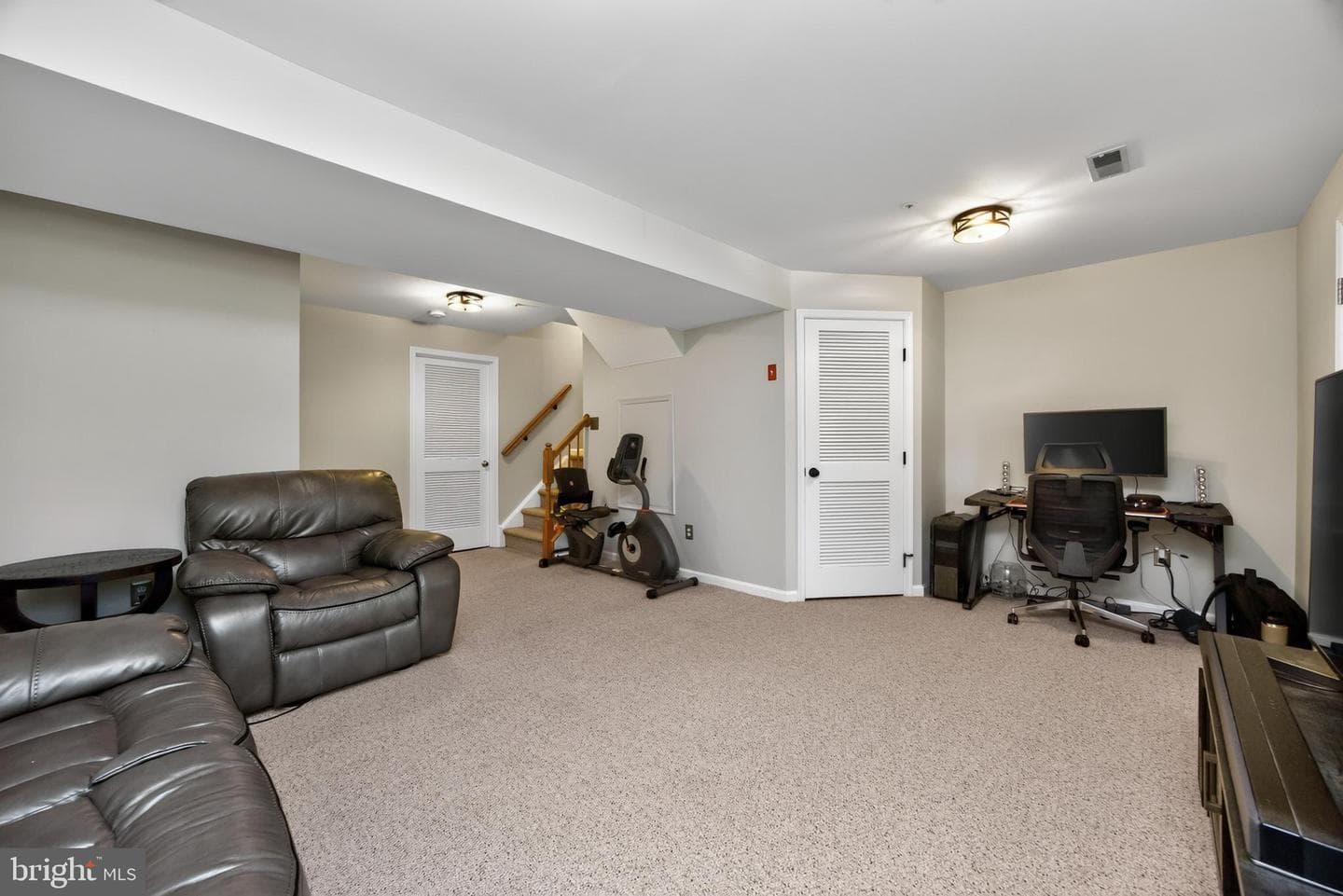 605 Coach Hill Court photo 25