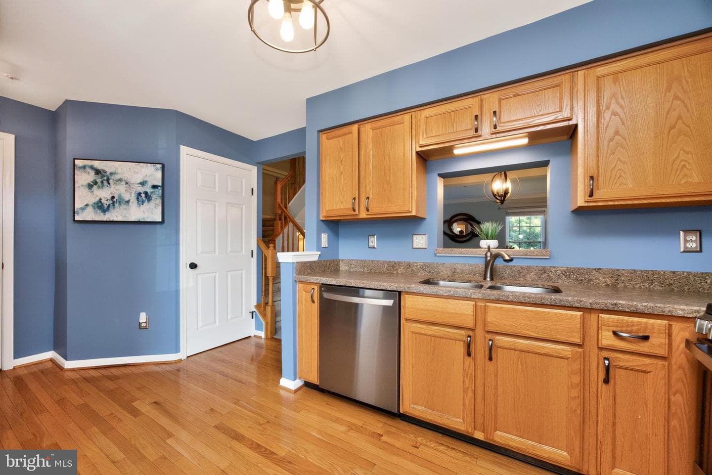605 Coach Hill Court photo 4