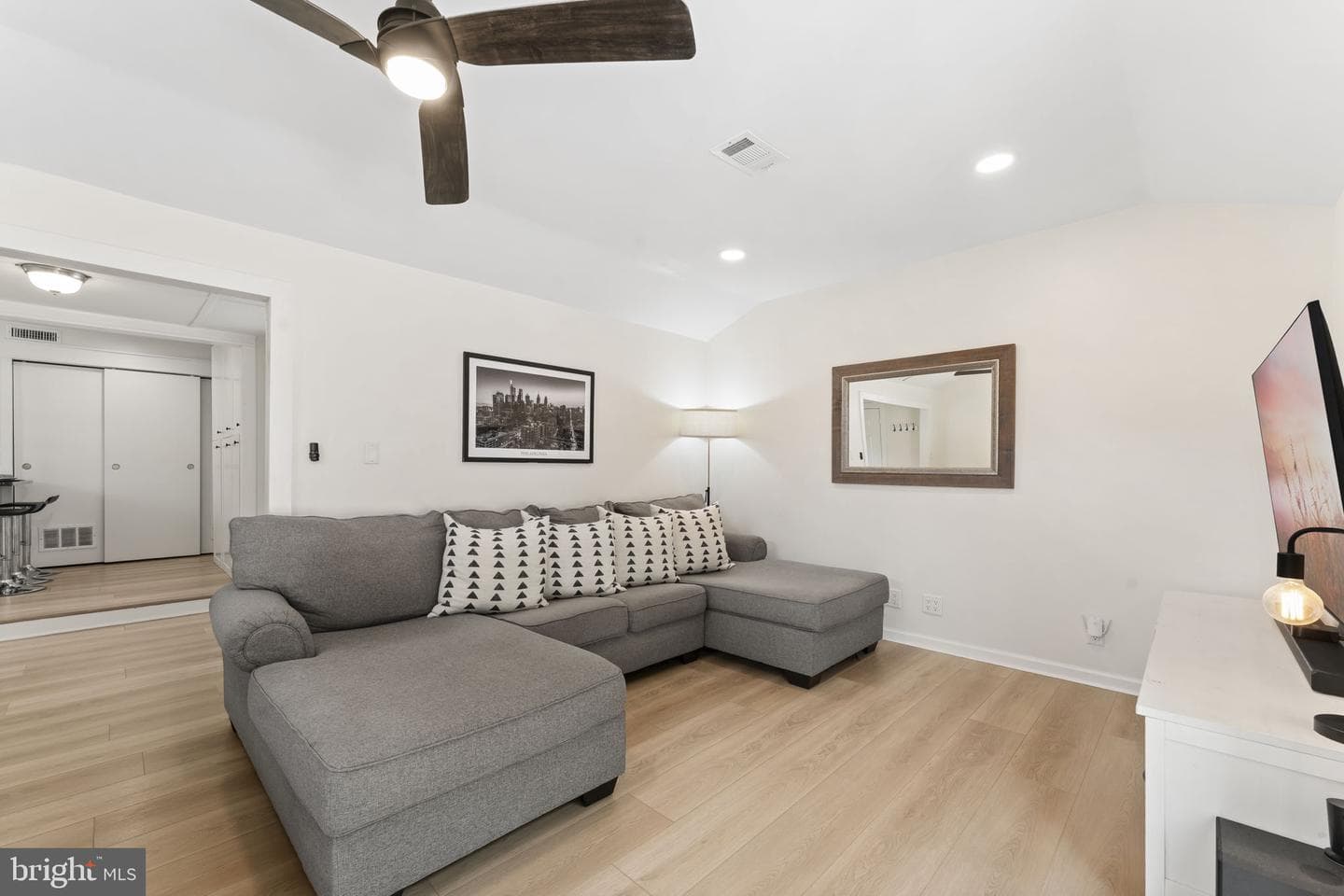 113 Manor Road photo 22
