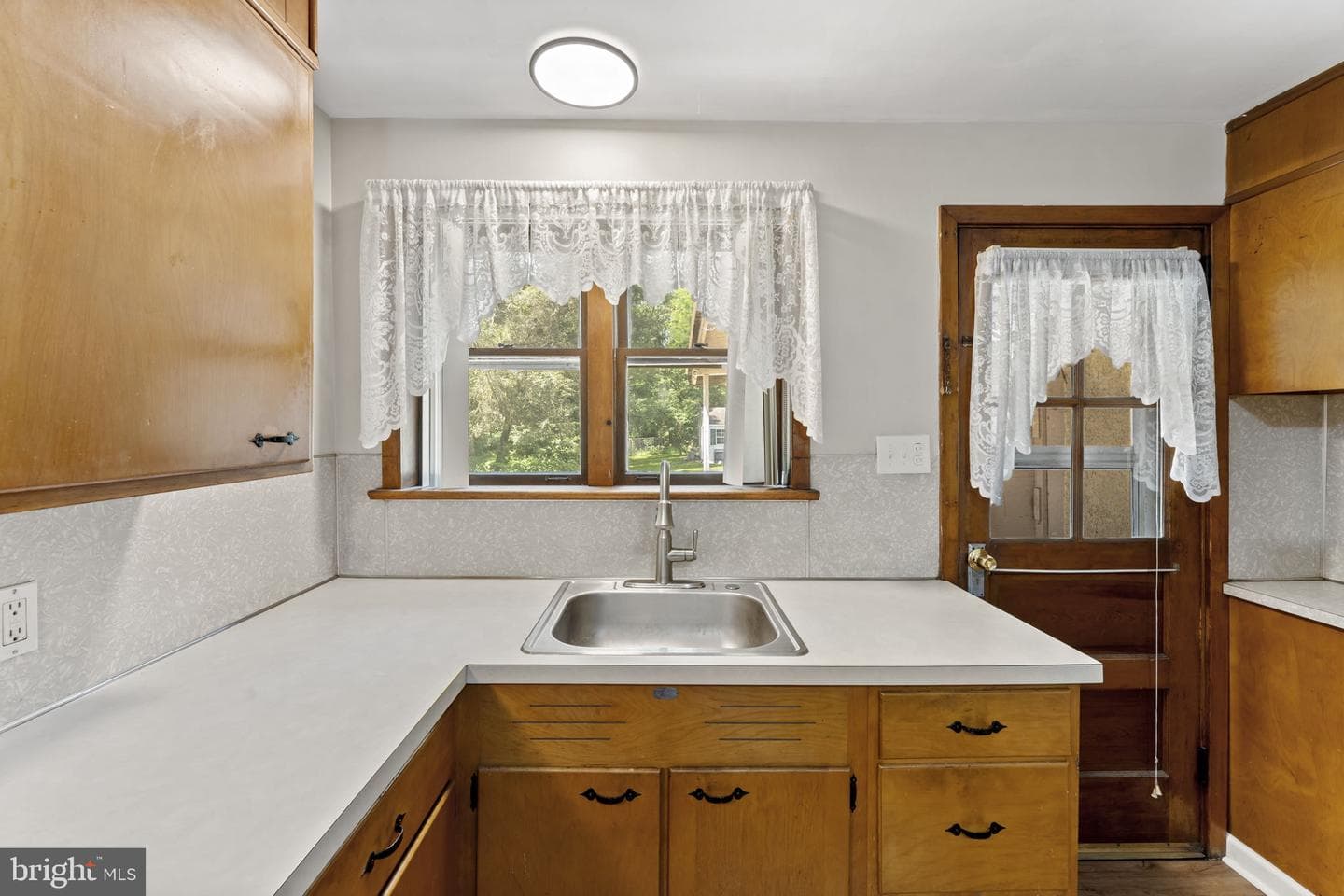 250 Watson Avenue photo 16