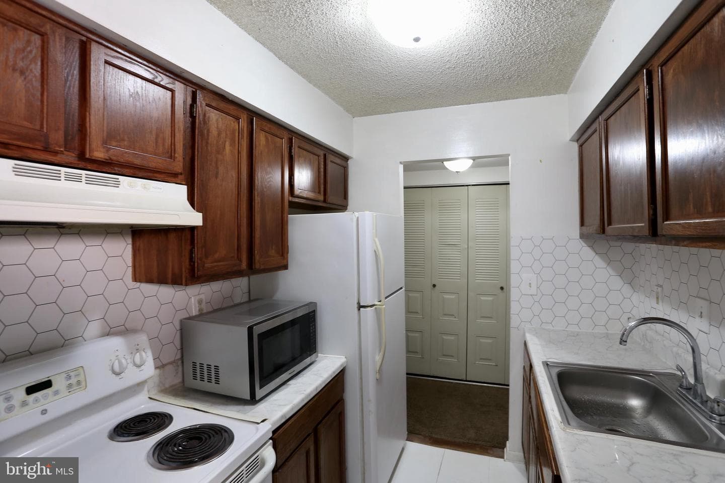 2407 Pond View Drive #2407 photo 3
