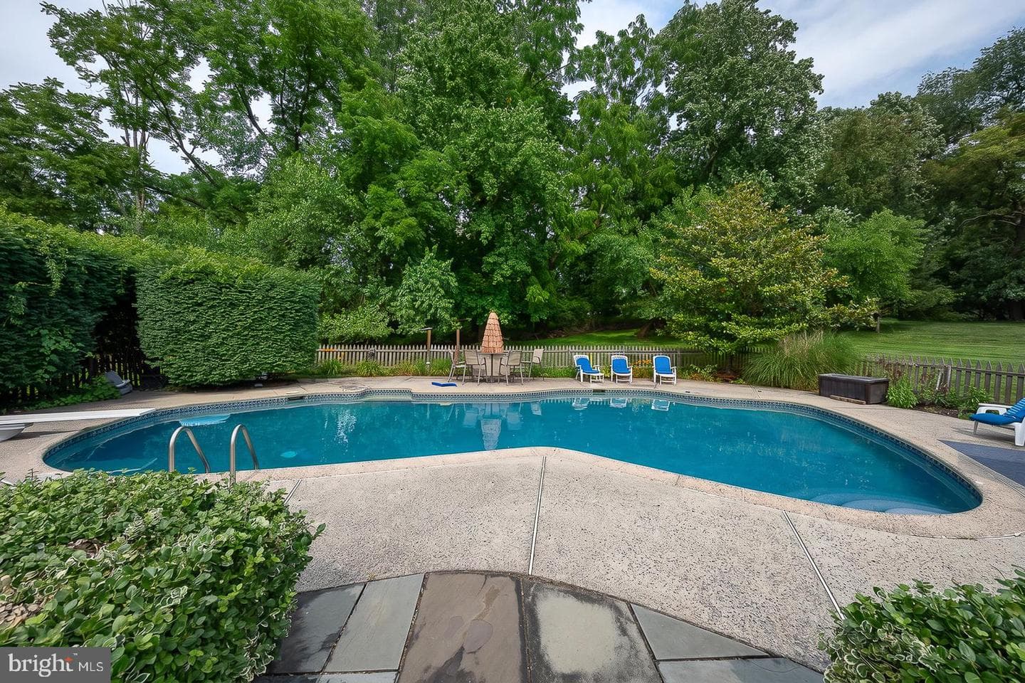 842 Penns Way photo 3