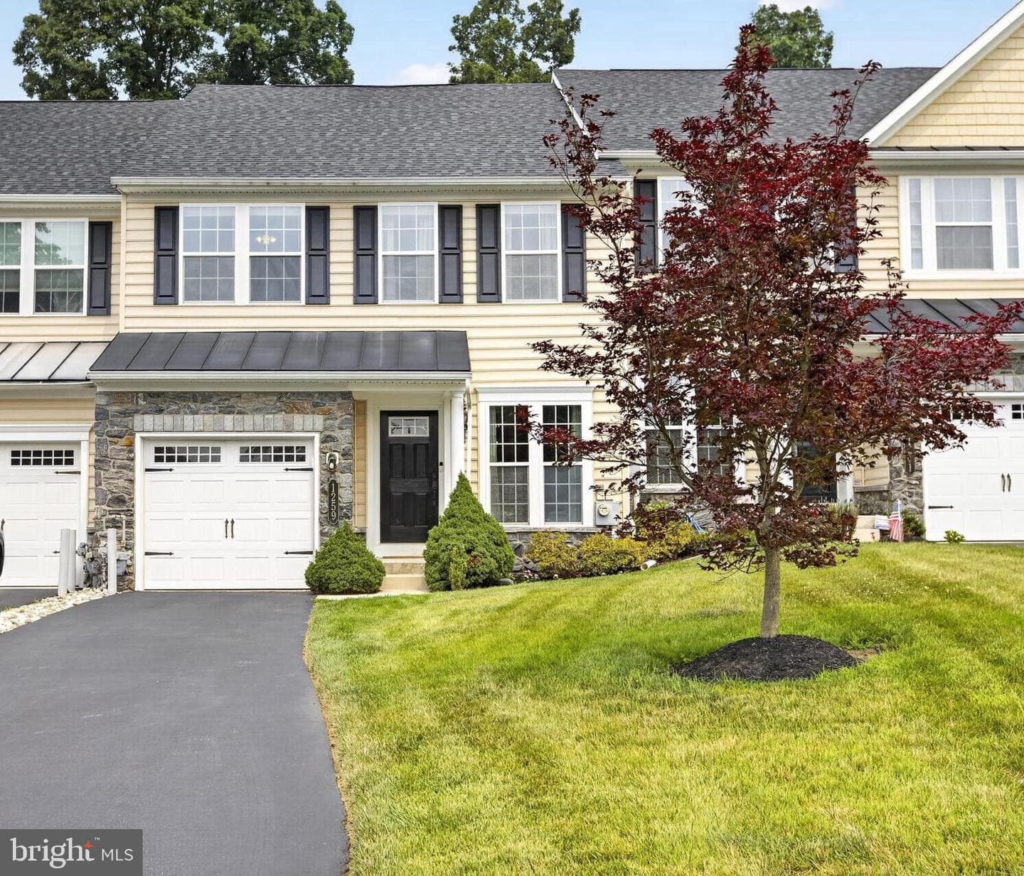 1259 Derry Lane photo 1