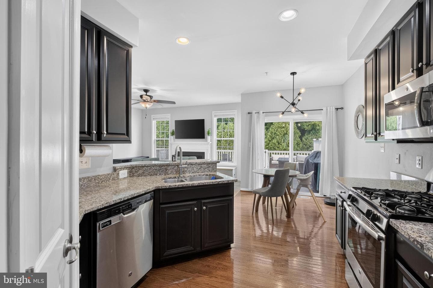 1259 Derry Lane photo 8