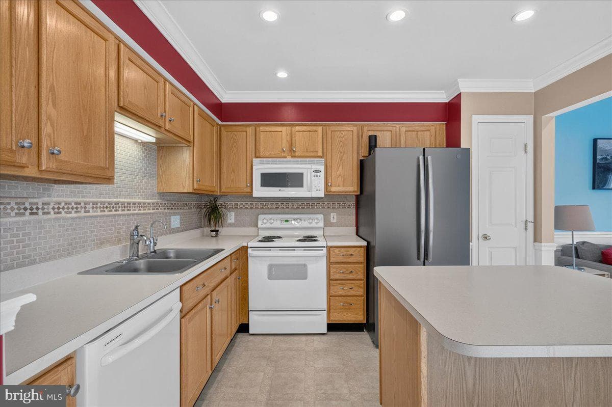 210 Fox Trail #109 photo 20