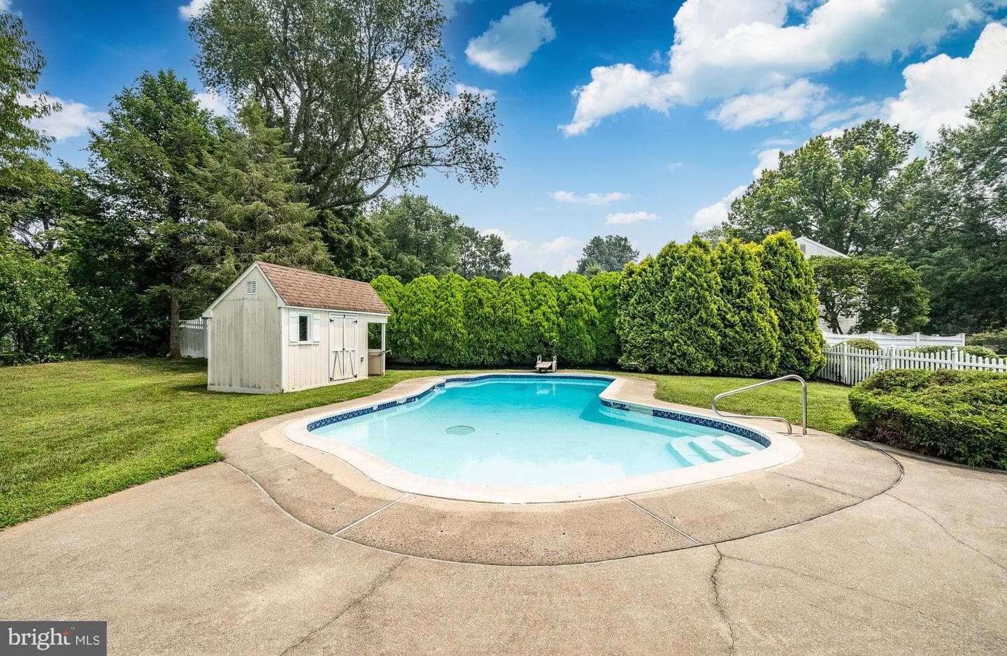 15 Crestview Road photo 42