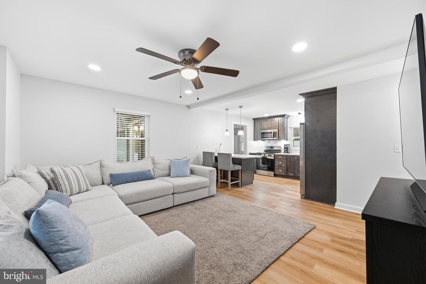 207 Seal Lane photo 3