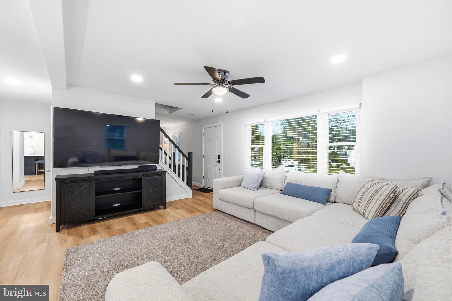 207 Seal Lane photo 4