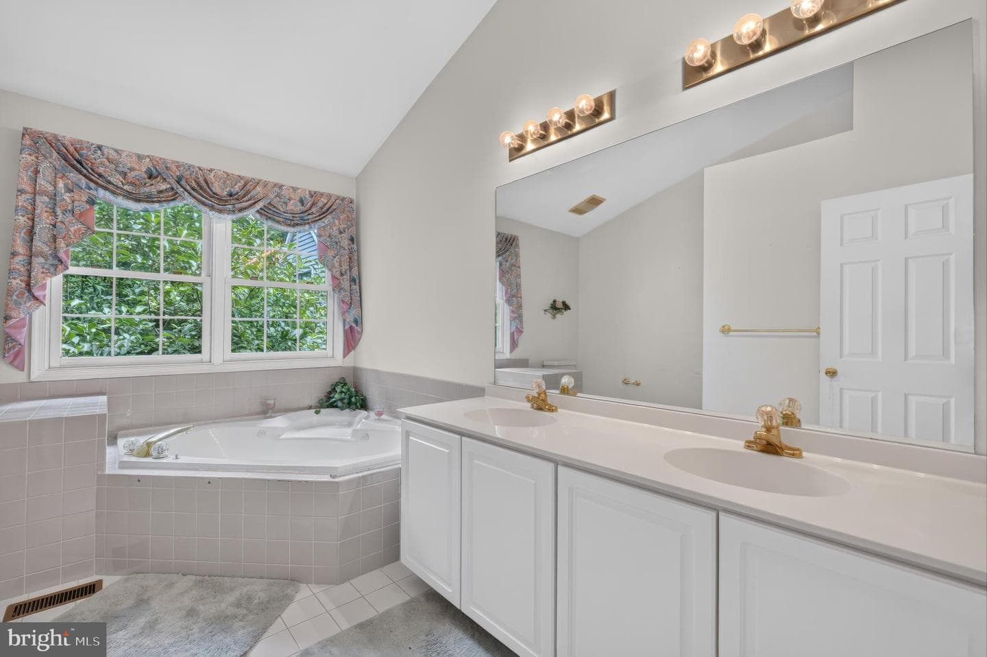 424 Buttonwood Road photo 32
