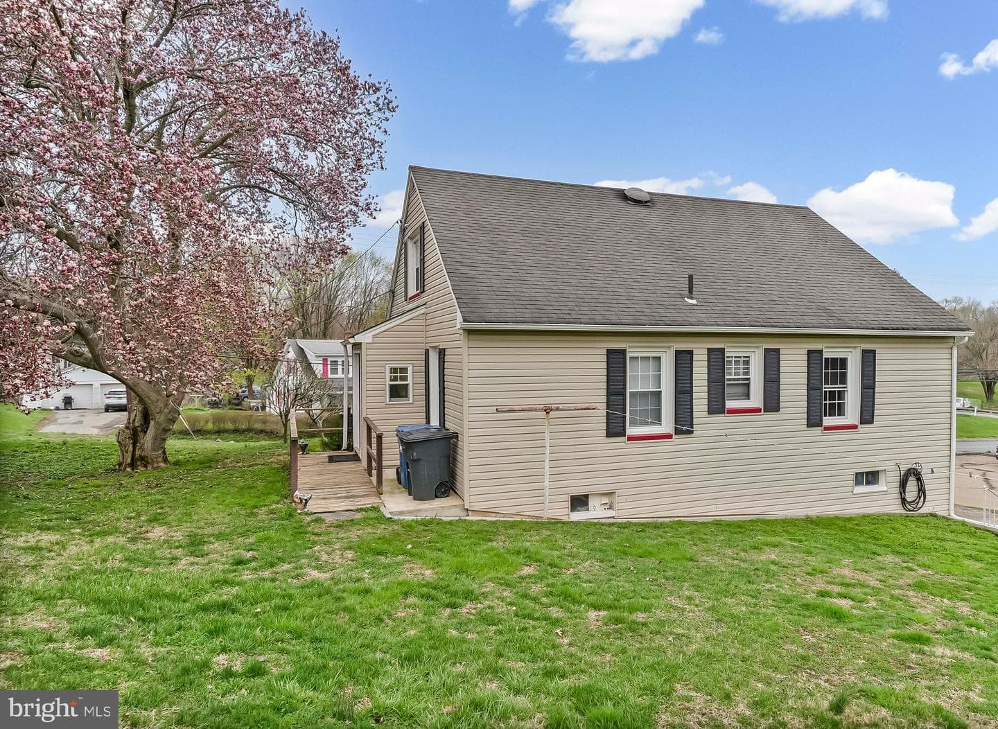 253 N Guernsey Road photo 23
