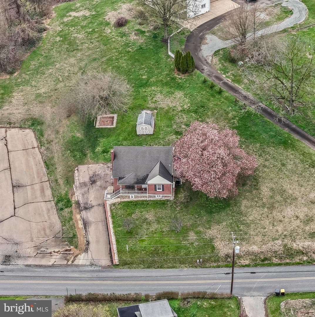 253 N Guernsey Road photo 25