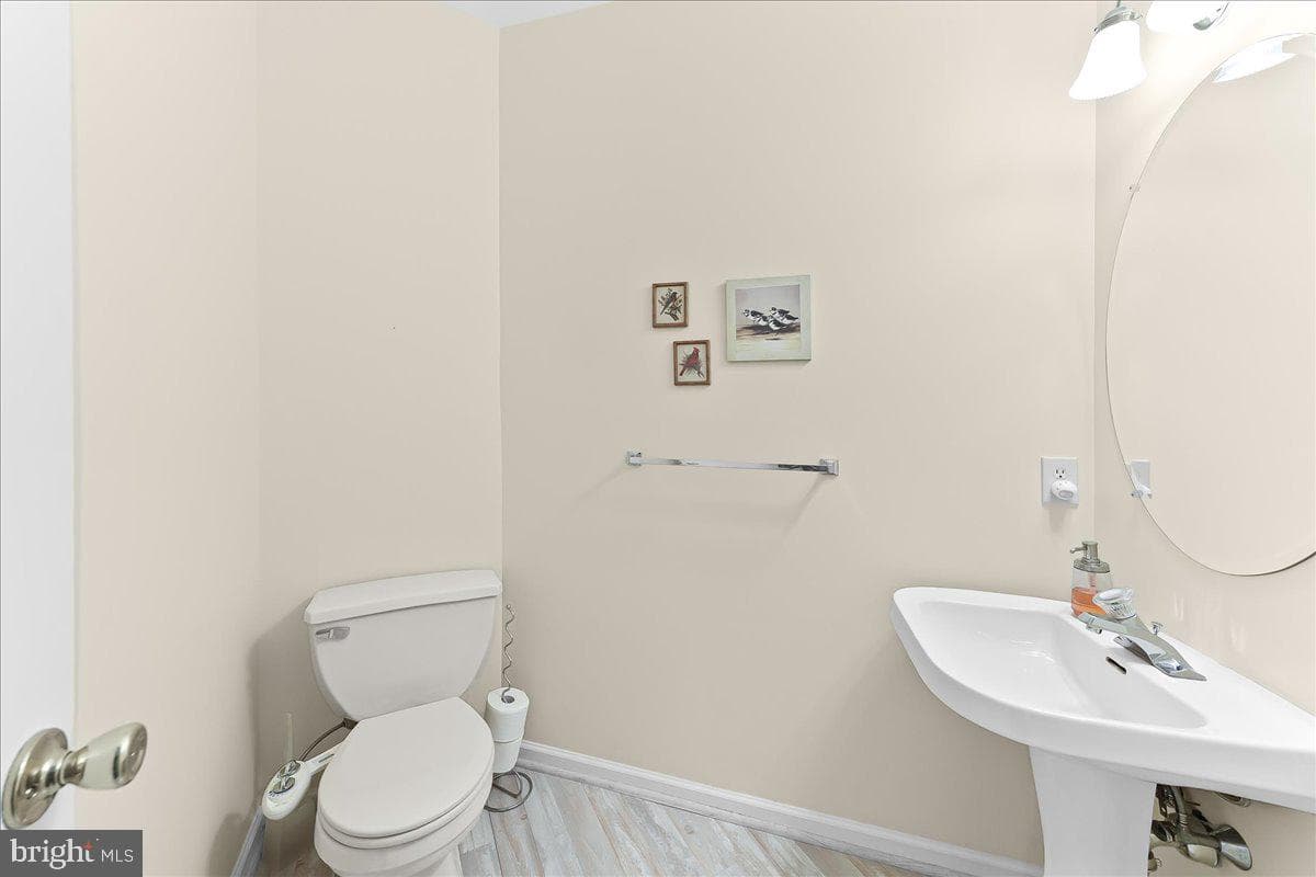 402 Sumner Way photo 21