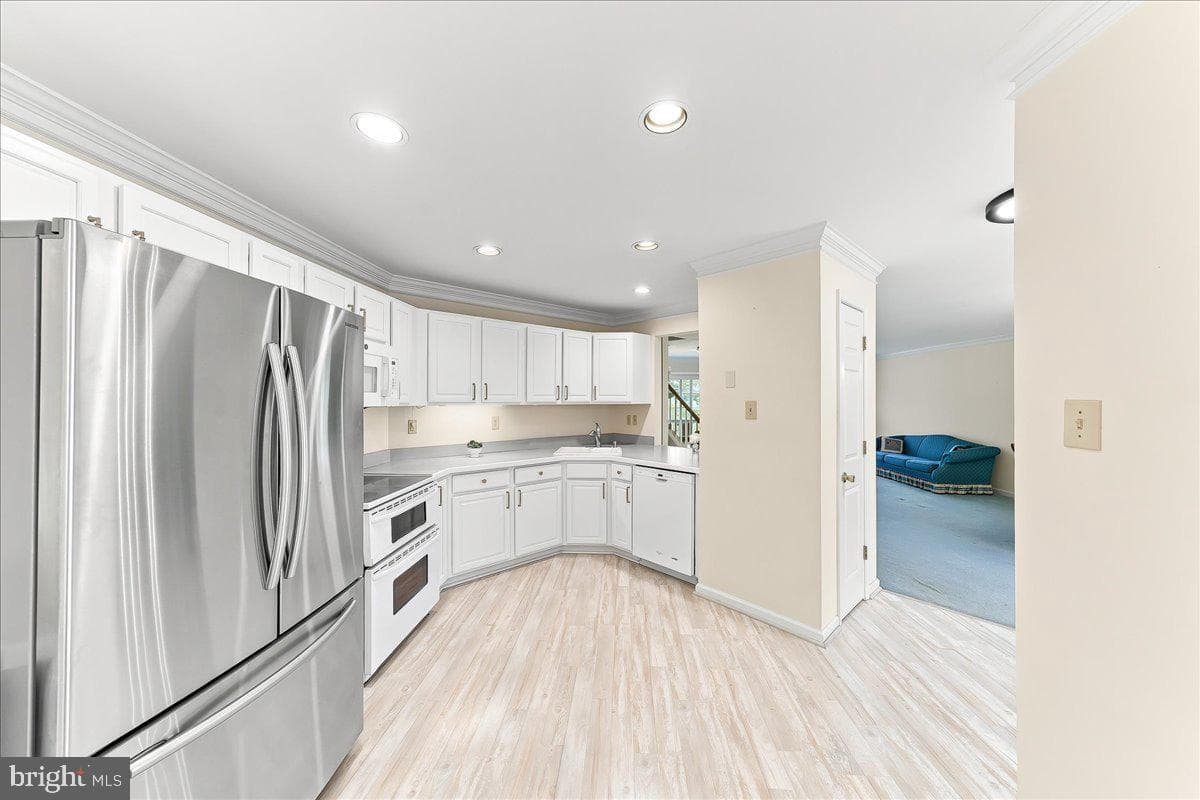 402 Sumner Way photo 3