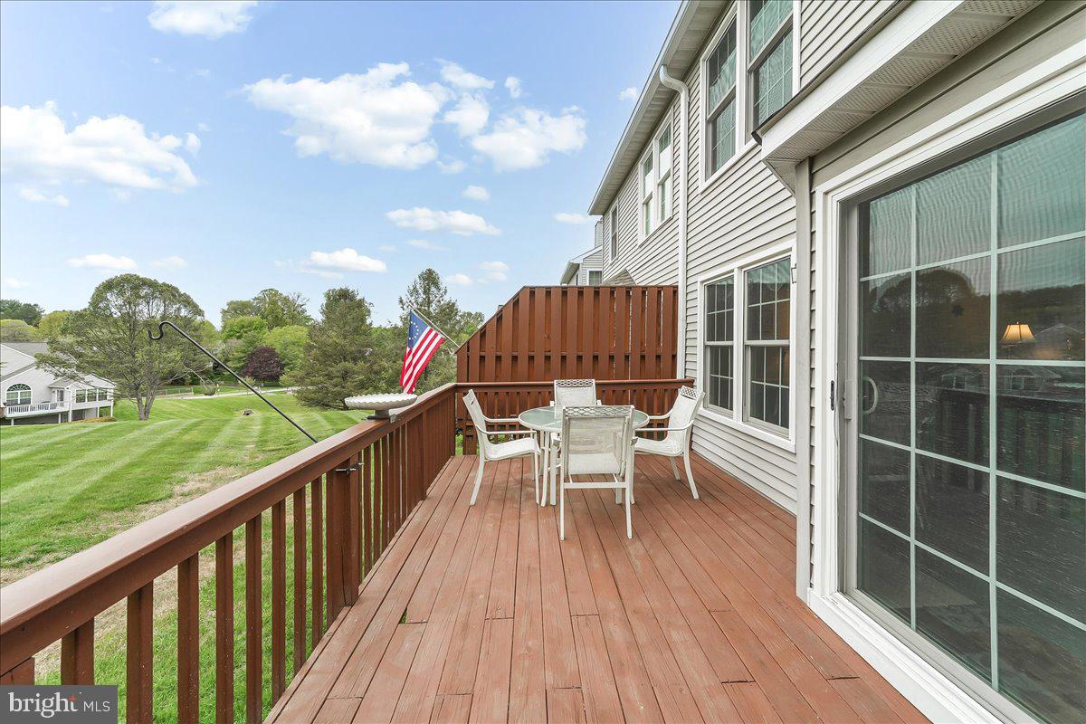 402 Sumner Way photo 32