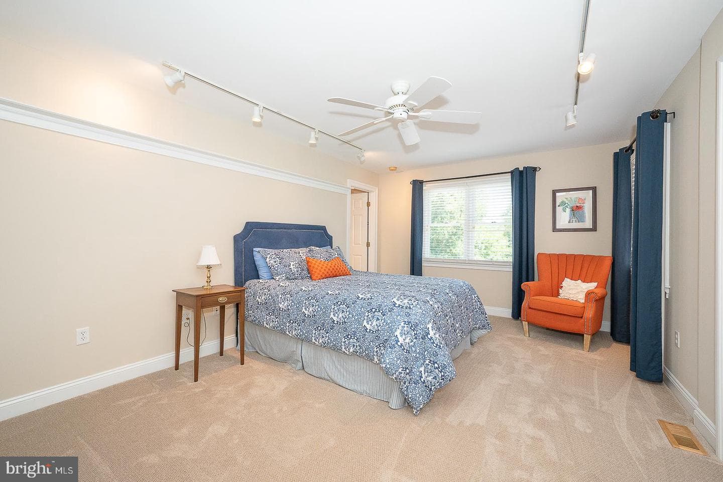 614 Thorncroft Drive photo 31