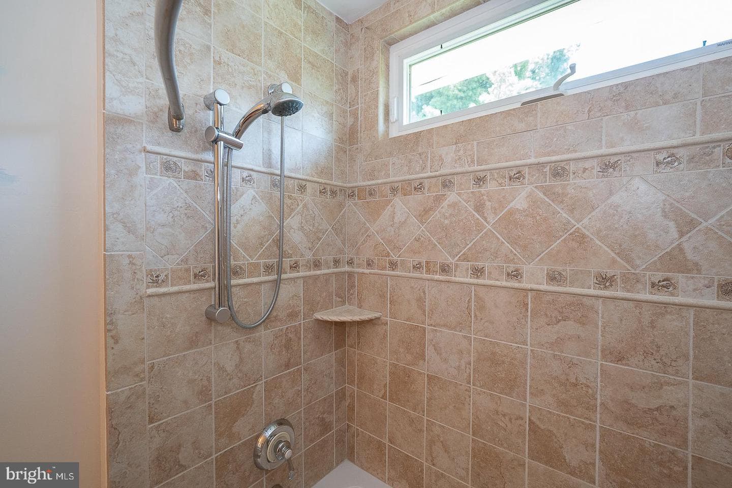 614 Thorncroft Drive photo 36