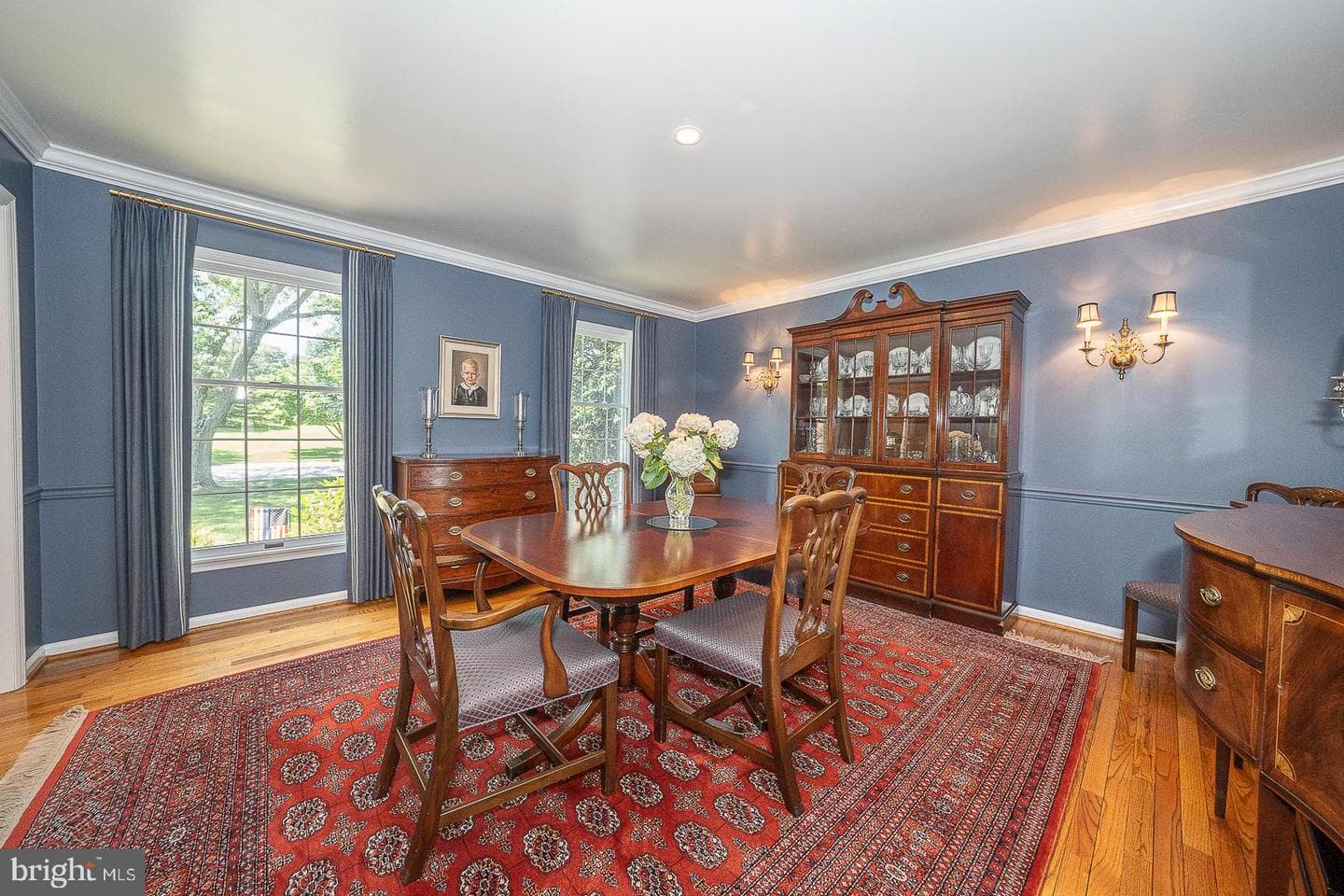 614 Thorncroft Drive photo 4